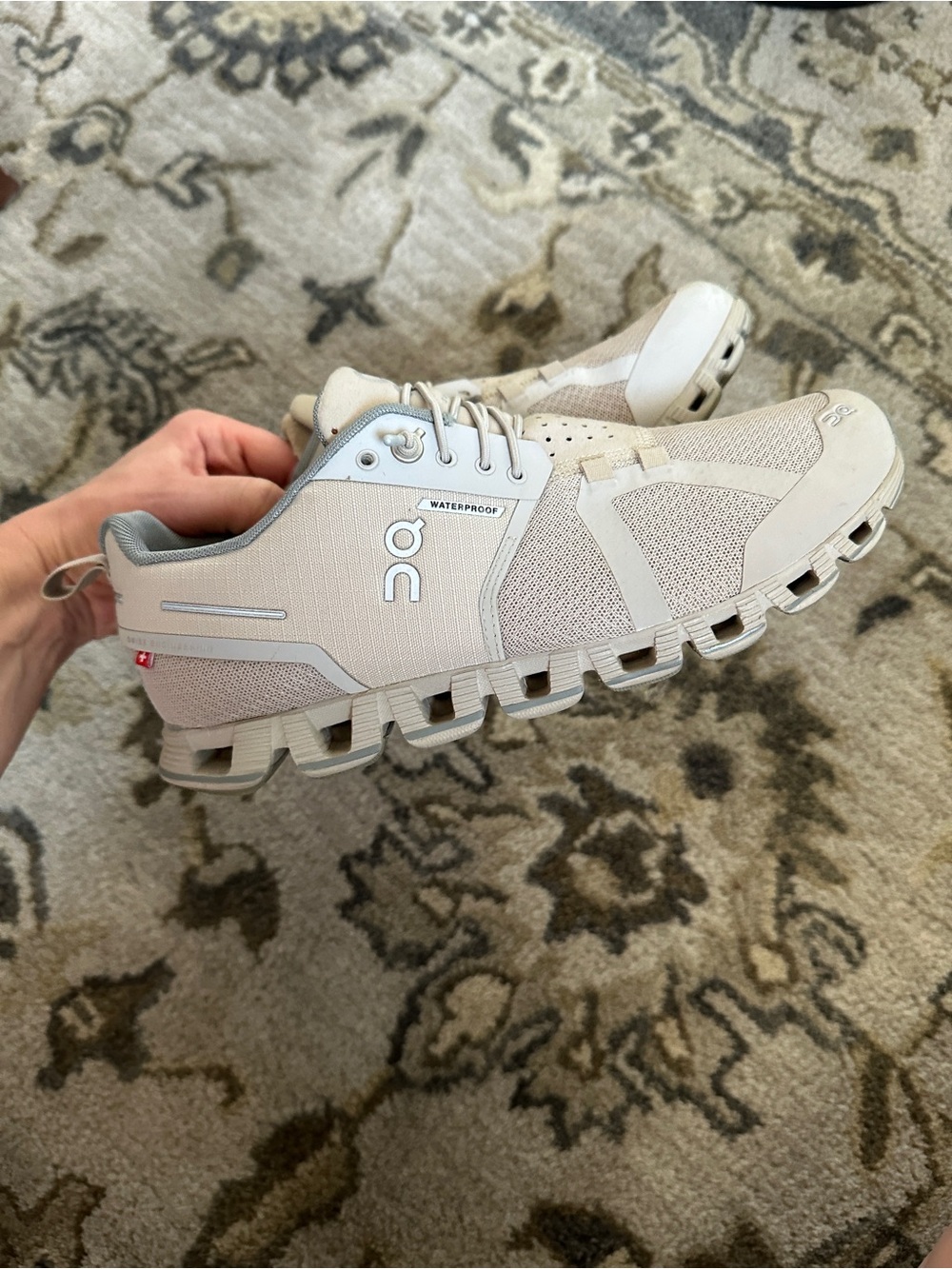 On Cloud Waterproof Running Shoes Women's Size 7 Beige